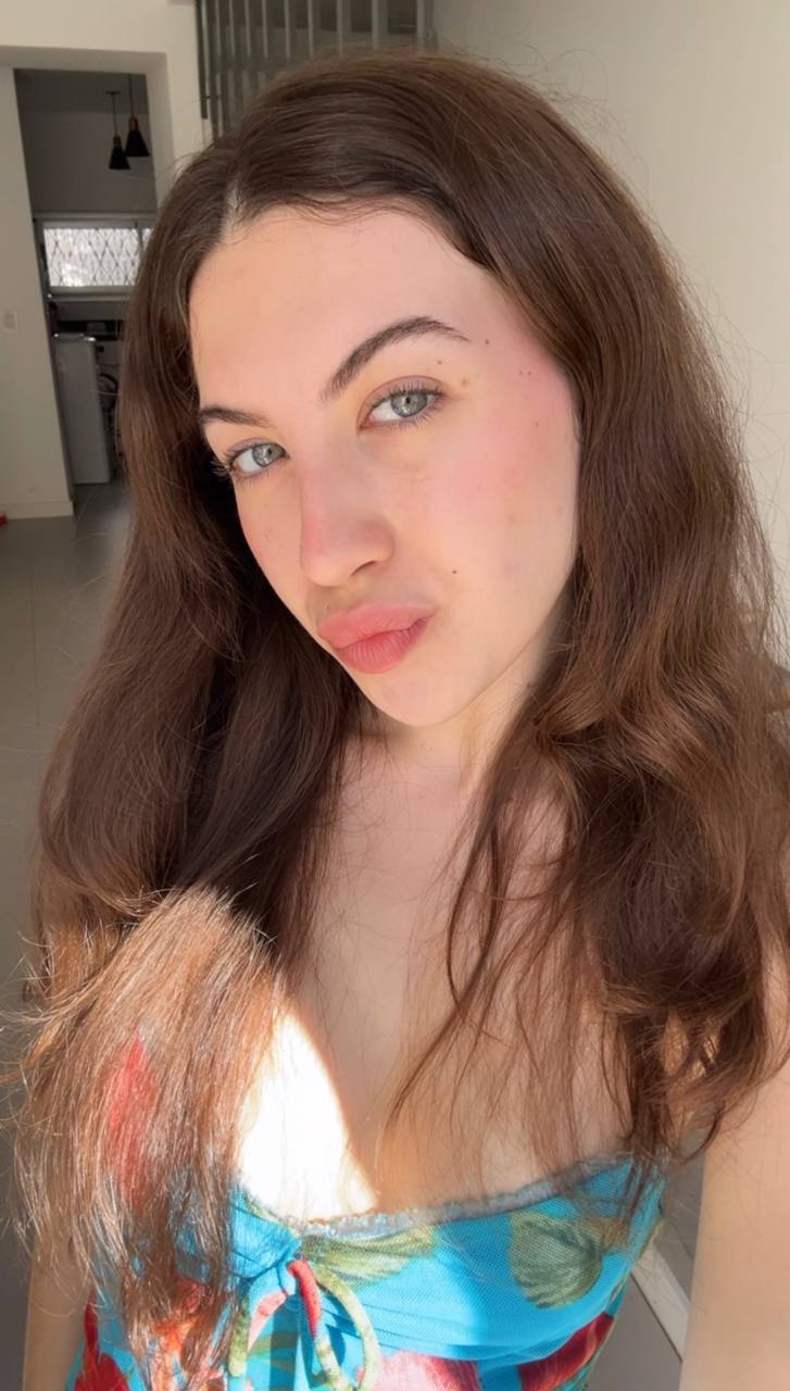 Nude girl Amber in Montevideo