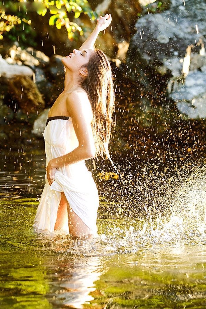 Marie Avgeropoulos in Montevideo