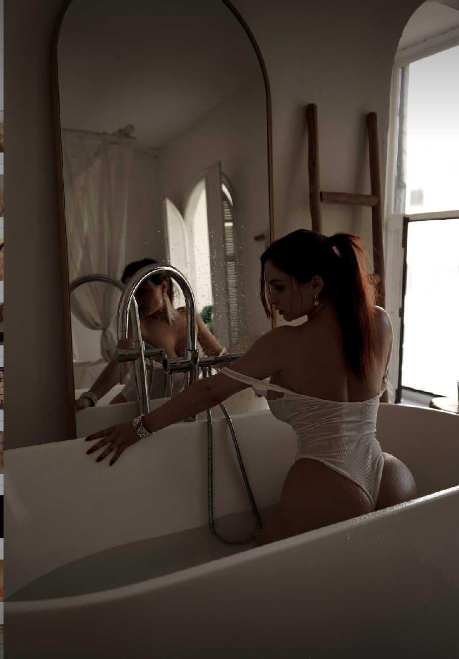 A playful frame from Miranda Faith nude — online in Montevideo