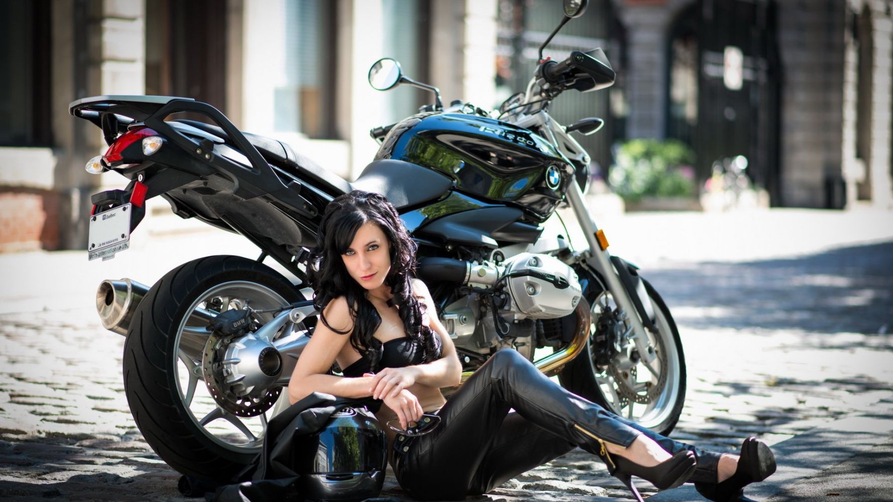 European women on bikes in Montevideo