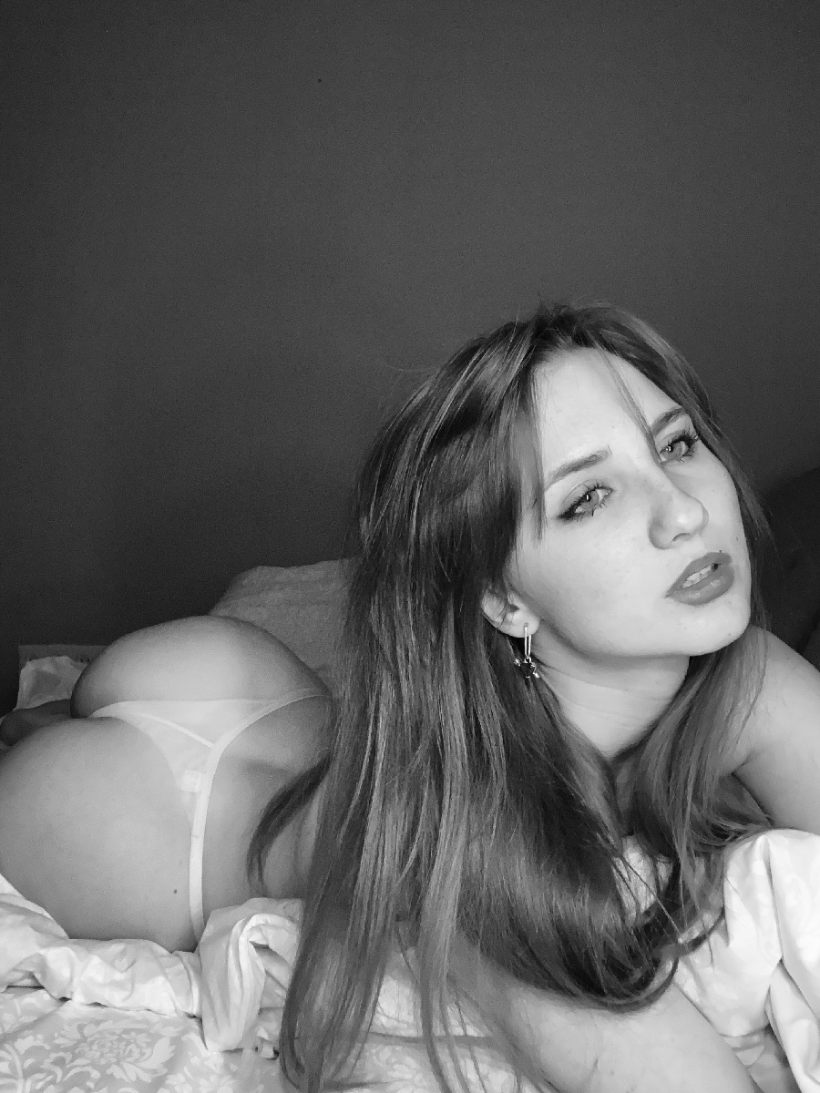 Take a pause and enjoy Nata nude — streaming from Montevideo