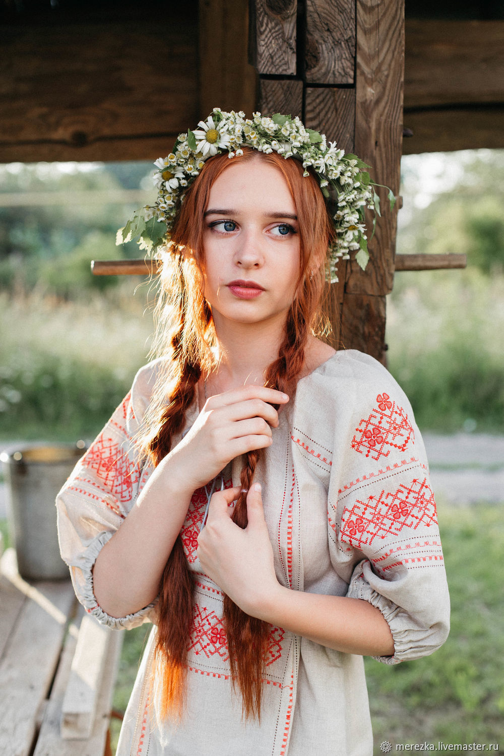 A playful frame from Girls in Slavic costumes — online in Montevideo