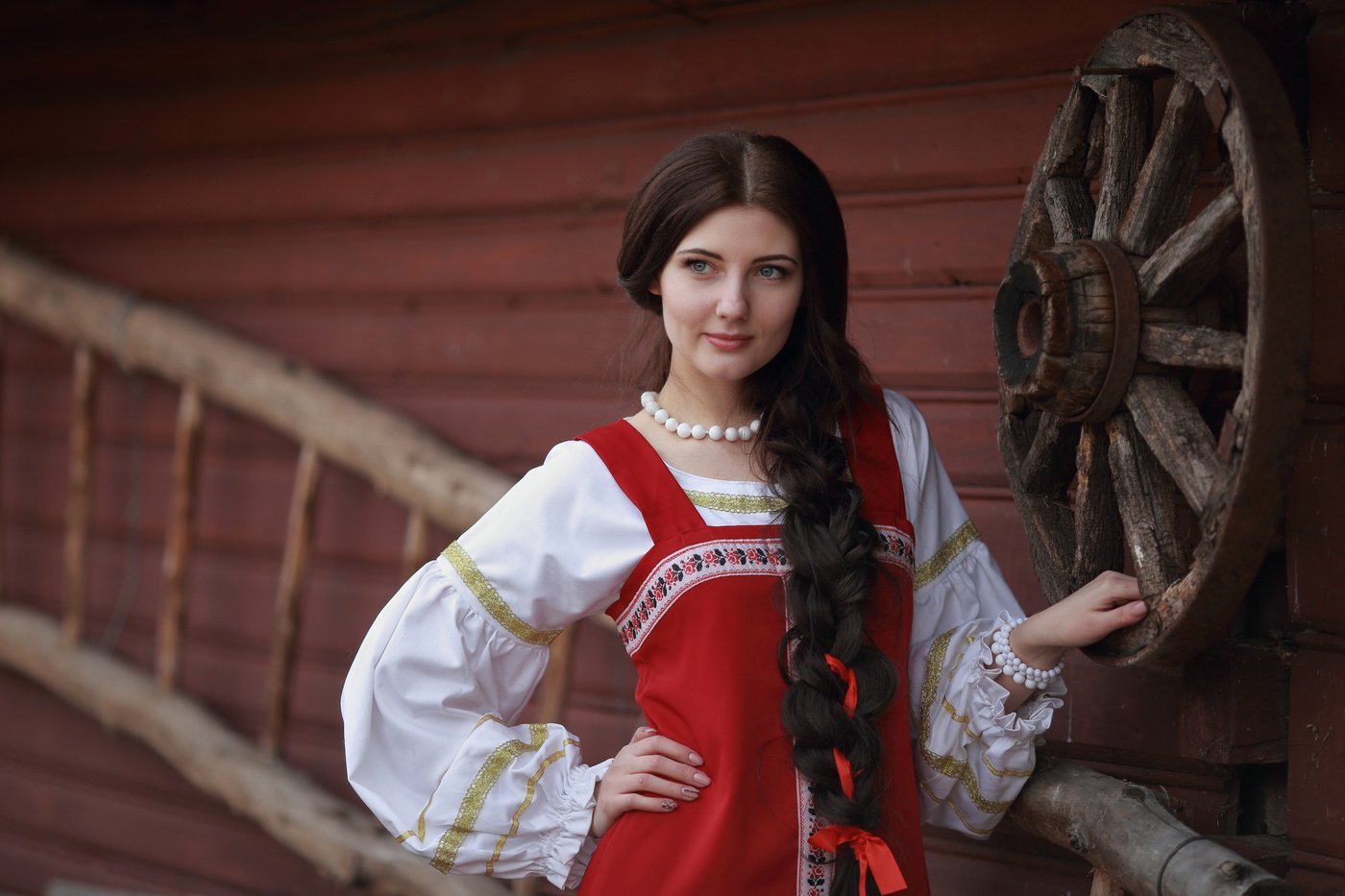 Girls in Slavic costumes’s look of the day — catch her live in Montevideo